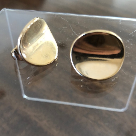 Vintage Avon curved disc spring clip on  earrings gold tone - Picture 4 of 16